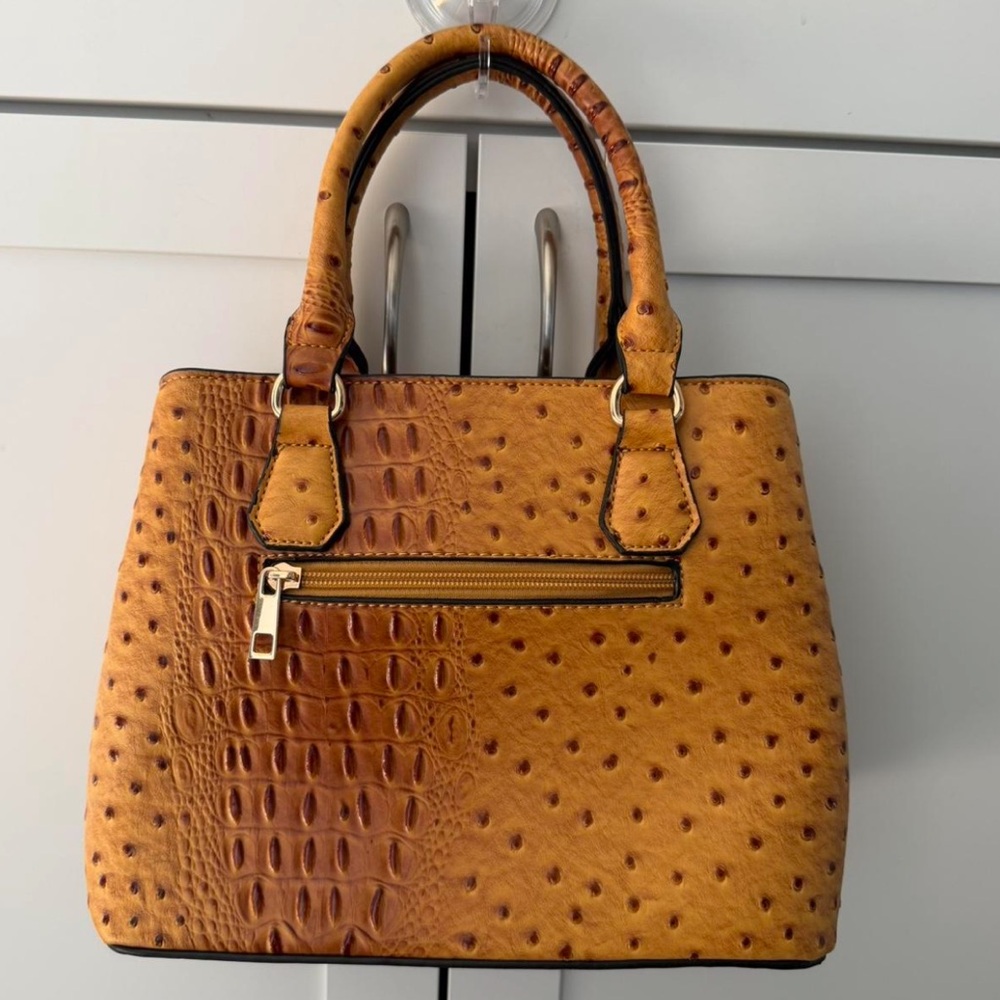 Elegant Tan Ostrich pattern Handbag - Picture 3 of 7